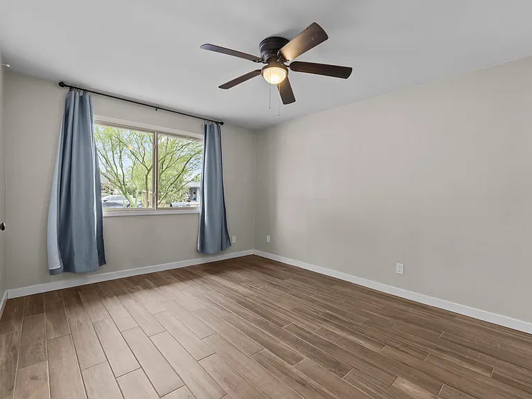 1229 E Manhatton Dr — Photo 18
