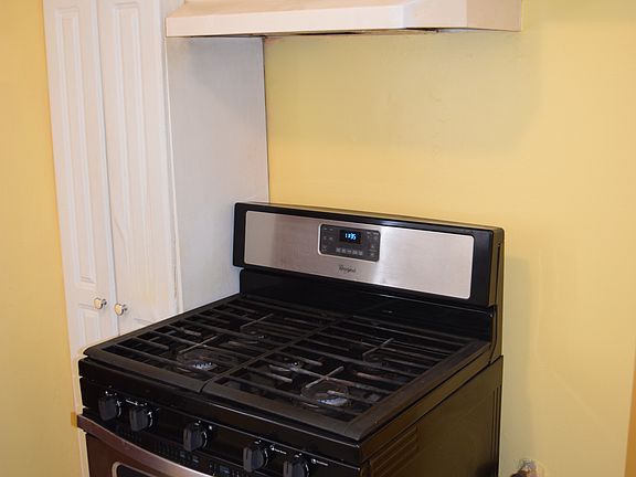 4th image of 256 25th St Unit B