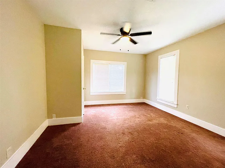 229 E Saunders St — Photo 8