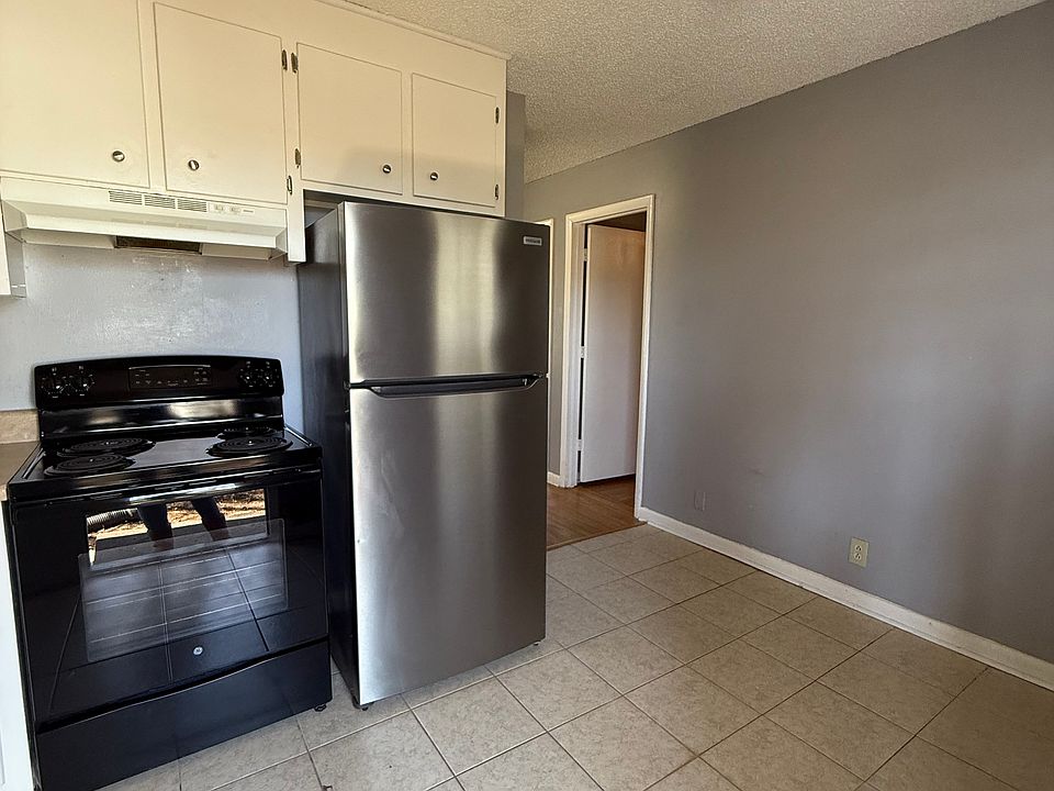 Kitchen/ Dining