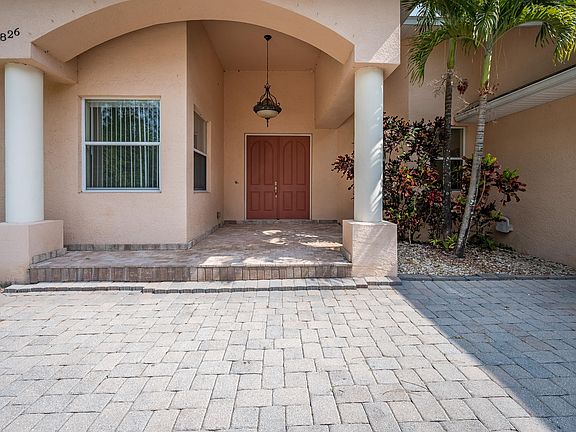3rd image of 2826 Long Lake Dr