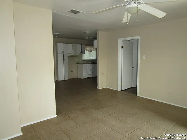 503 Yellow Wood Dr — Photo 4