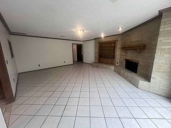 3rd image of 6304 NW 84th St