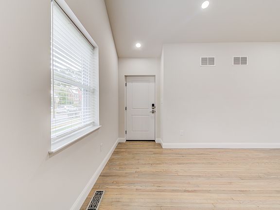 3rd image of 6924 Nashville Ave