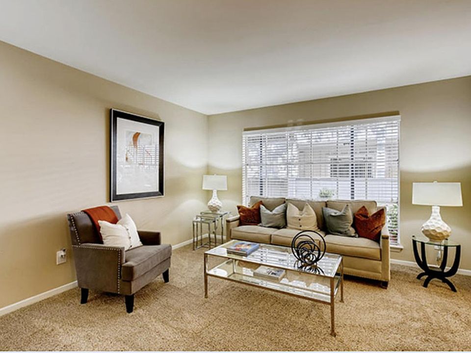 1st image of 5012 Woodway Dr #201