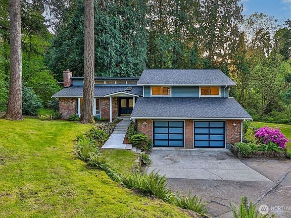 3rd image of 3733 221st Avenue SE