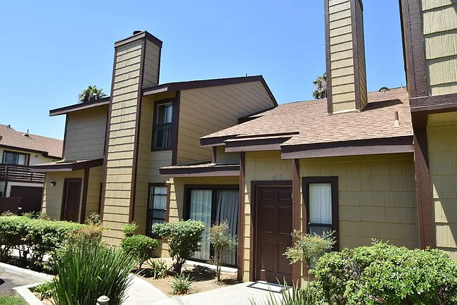 2 bed, 2.5 bath, 1275 sqft, $3,250 — Photo 2