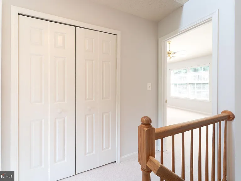 413 Lakeview Ct — Photo 30