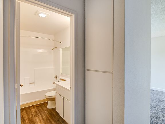 3rd image of 150 S Mollison Ave #2B-1Ba-800Sqft