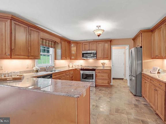 3rd image of 12 Wakeland Ct