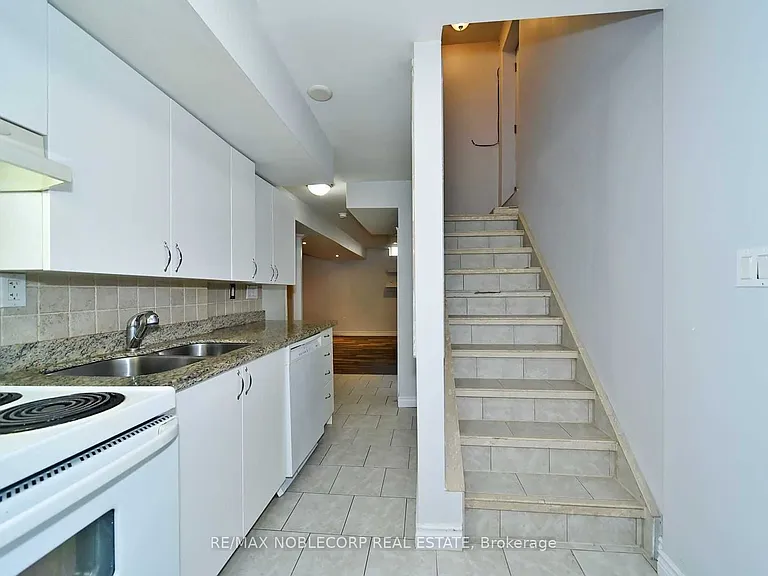 103 Foxchase Ave #16 — Photo 7