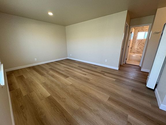 5th image of 223-227 W Curtis St #92896FEBF