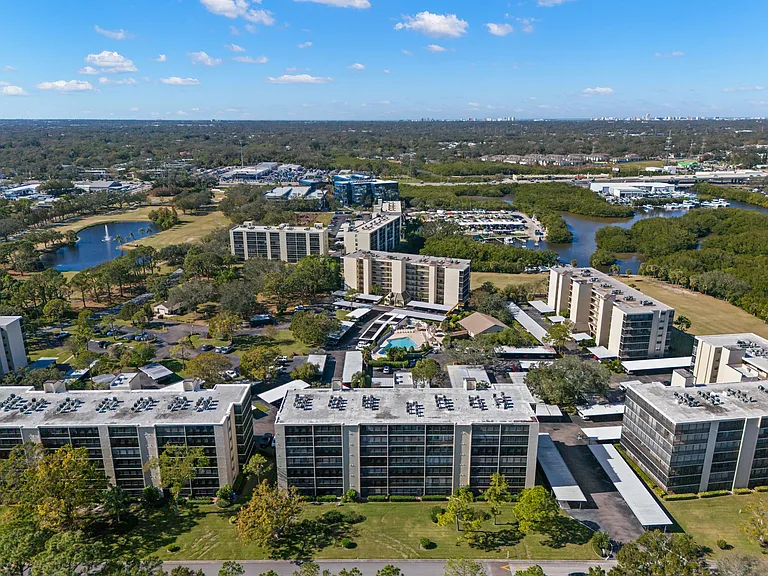 2700 Cove Cay Dr #3F — Photo 31