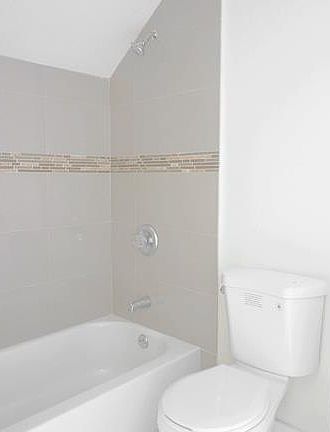 3rd image of 245 NE 141st St