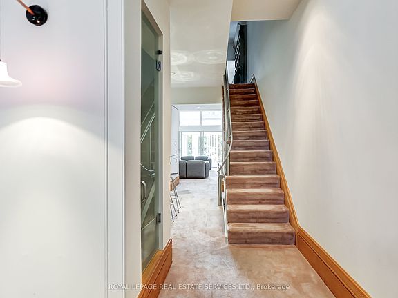 3rd image of 358 Sackville St