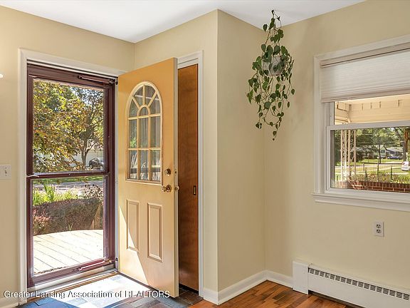 5th image of 1647 Linden St