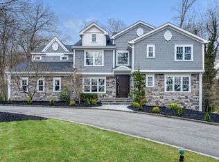 5 Stratford Dr, Livingston, NJ 07039