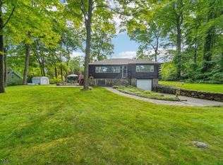 18 Bearfort Ter, Ringwood, NJ 07456