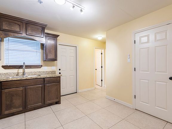 3rd image of 2503 E Franklin Ave APT 8