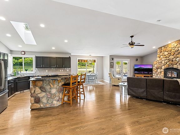 5th image of 39505 Highland Drive E