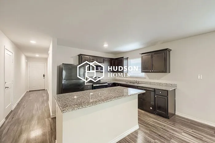 7918 Vineyard Dr — Photo 5