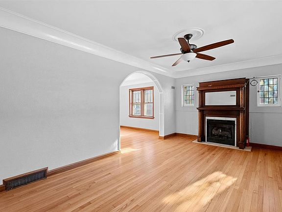 4th image of 8343 Knollwood Dr
