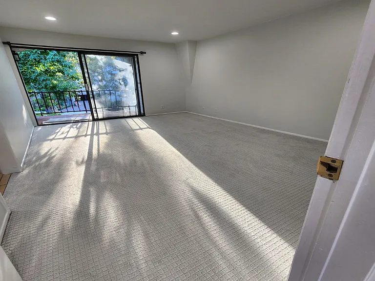 638 Wilcox Ave — Photo 16