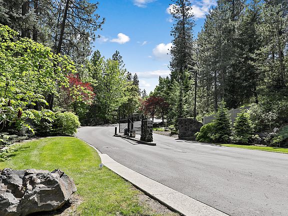 2nd image of 2075 S Parkwood Dr