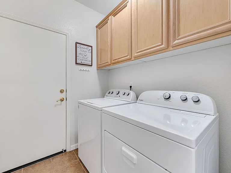 10577 Eagle Falls Way — Photo 32