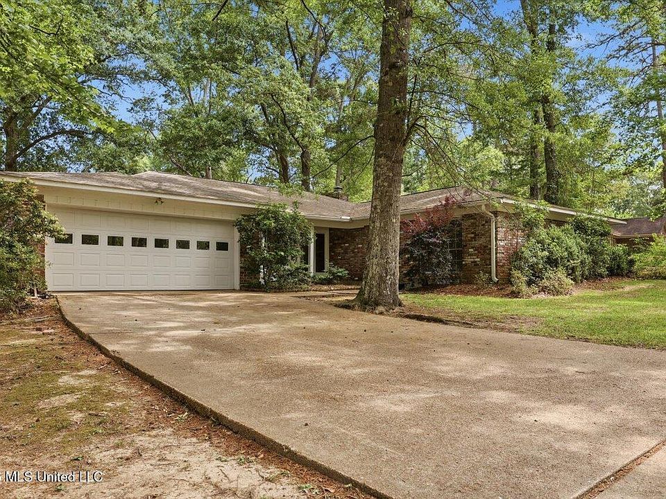 1st image of 300 Whippoorwill Rd