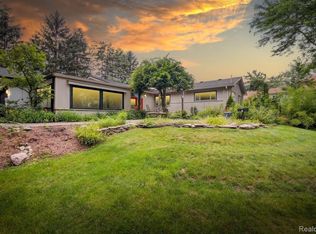3665 Shallow Brook Dr, Bloomfield Hills, MI