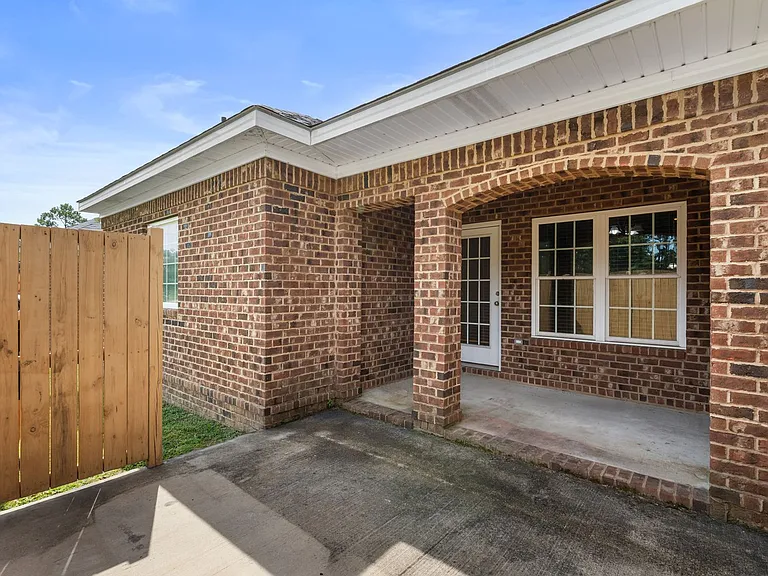 102 Ledbury Cv — Photo 23