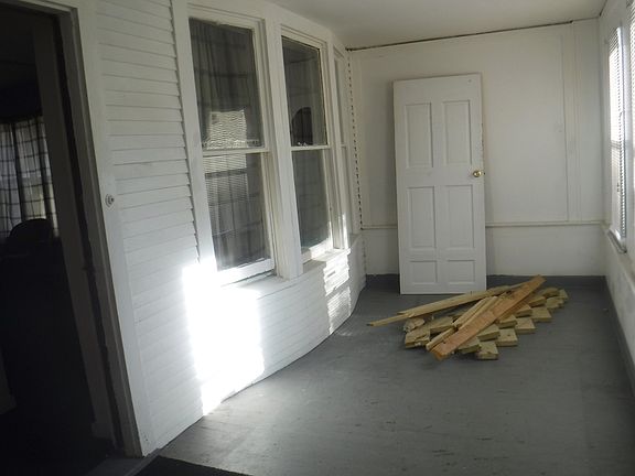 3rd image of 442 W 117th St