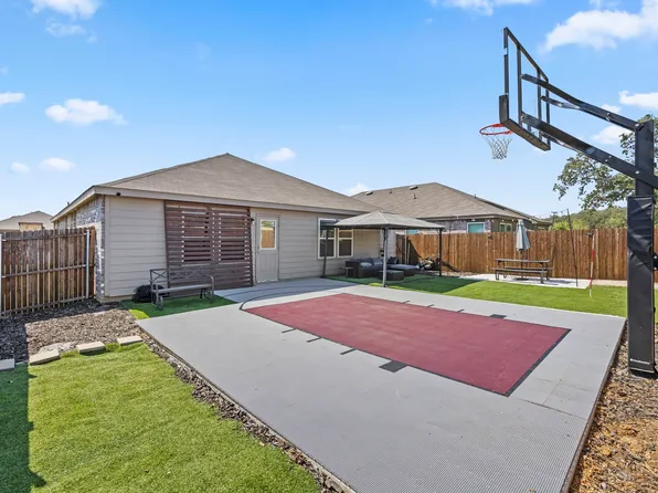 2009 Village Creek Ln, Denton, TX 76208