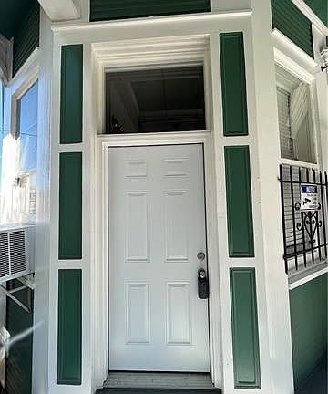2nd image of 1619 Jackson Ave