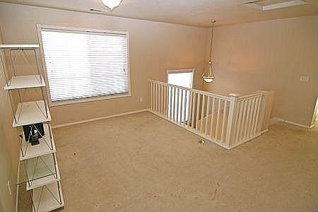 5th image of 428 Middlebury Ct