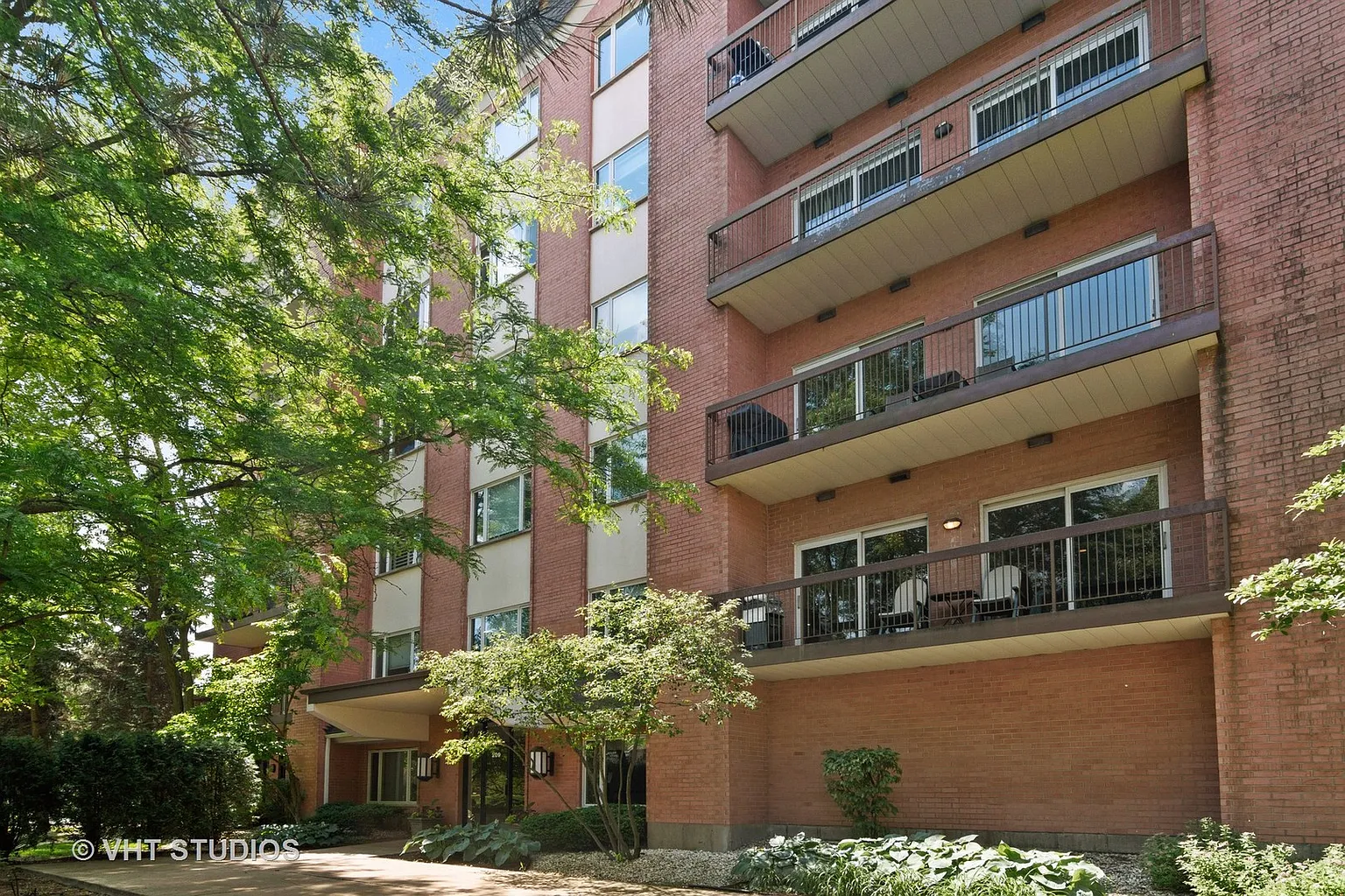 209 Rivershire Ln APT 201 photo 1