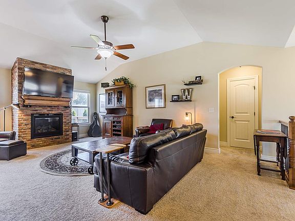 3rd image of 3813 Snowball Cir