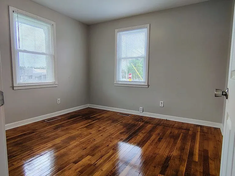 1449 Kenton St — Photo 3