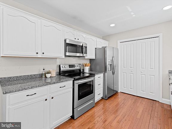 5th image of 26831 River Rd