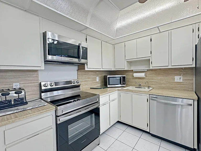 535 Oaks Dr #504 — Photo 8