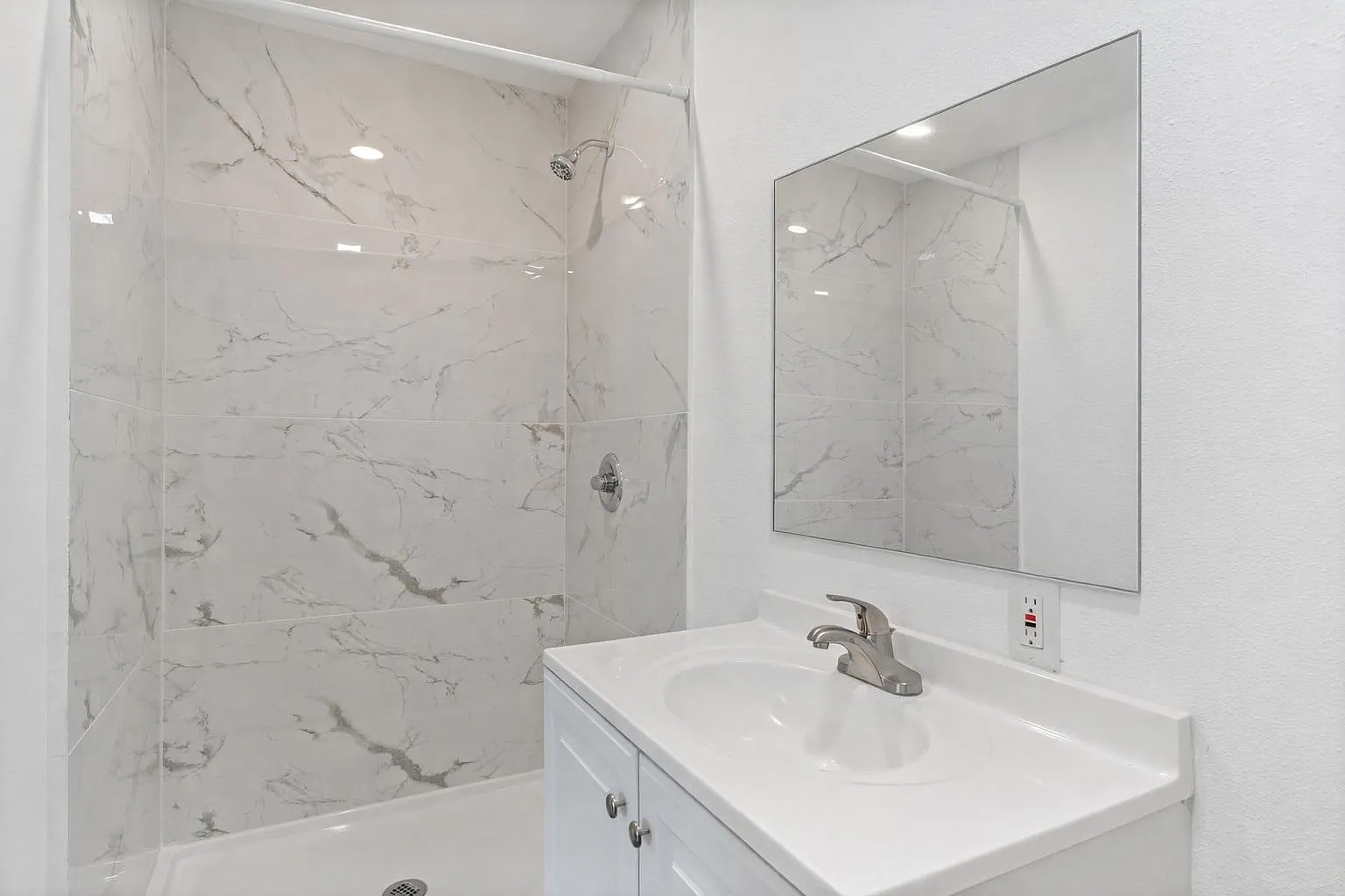 4 bed, 3.0 bath, 1669 sqft, $1,070 — Photo 2