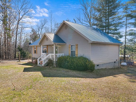 3rd image of 124 Brown Ln