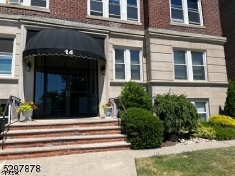 Building Photo 3