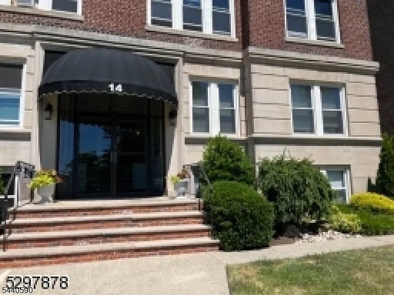 Building Photo 3