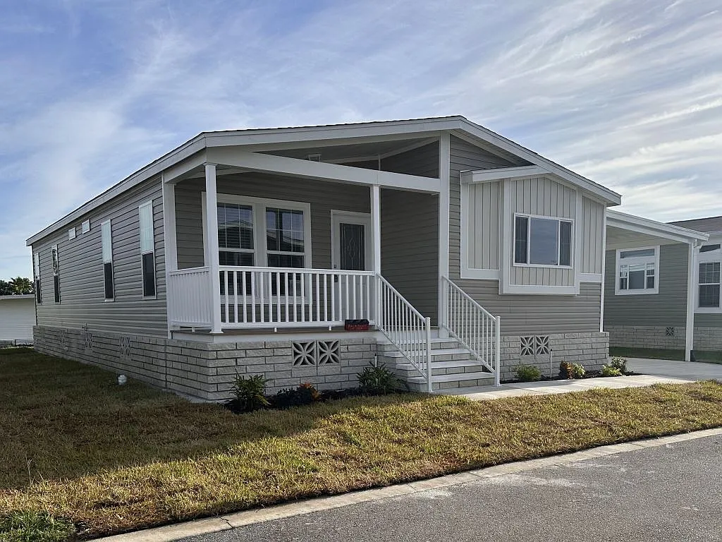 3 bed, 2.0 bath, 1352 sqft, $1,399 — Photo 3