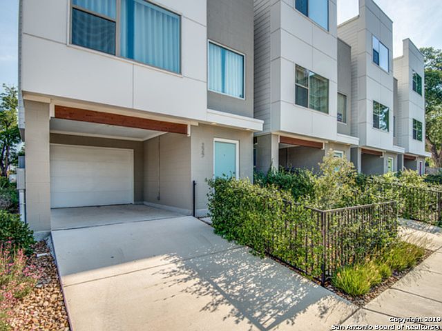 1st image of 225 W Laurel