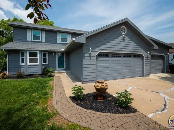 3924 SW 43rd St, Topeka, KS 66610