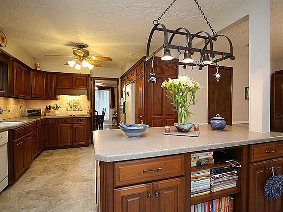 5th image of 15615 Grovespring Dr