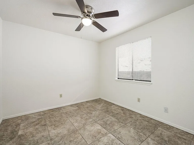 2136 Pioneer Ave — Photo 15